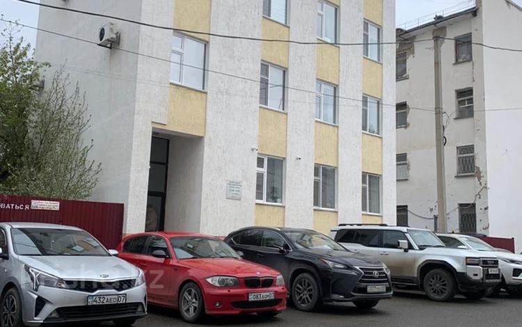 Еркін, кеңселер, дүкендер мен бутиктер, қоғамдық тамақтану орны, сұлулық салондары, монша, қонақ үй және демалыс орындары, медорталықтар мен дәріханалар, білім орталықтары, ойын-сауық · 600 м², бағасы: 300 млн ₸ в Уральске — фото 2