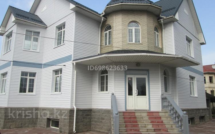 Отдельный дом · 8 комнат · 400 м² · 10 сот., мкр Калкаман-2, Ул.Абилова 29 за 2.3 млн ₸ в Алматы, Наурызбайский р-н — фото 2