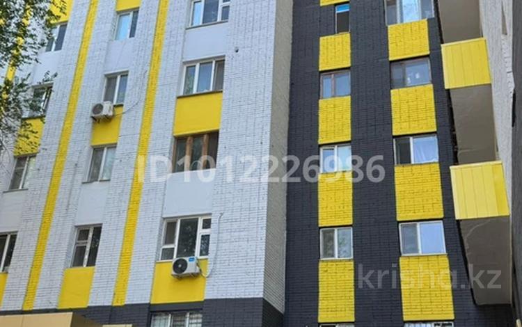 1-бөлмелі пәтер · 17 м² · 6/9 қабат, просп. Абая 102, бағасы: 4 млн ₸ в Уральске — фото 2