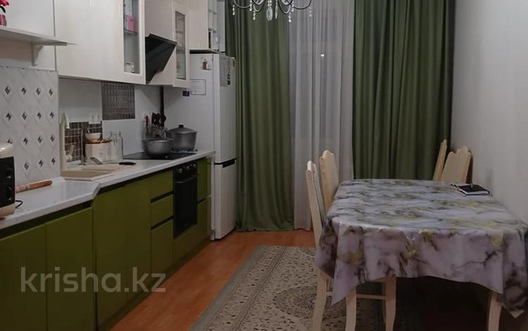 2-комнатная квартира · 72 м² · 5/18 этаж, Улы Дала 55 за 300 000 ₸ в Астане, Есильский р-н — фото 2