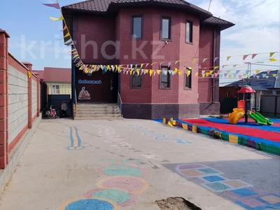 Жеке үй · 5 бөлме · 262 м² · 8 жүзд., Бейбитшилик 5, бағасы: 70 млн ₸ в Боралдае (Бурундай)