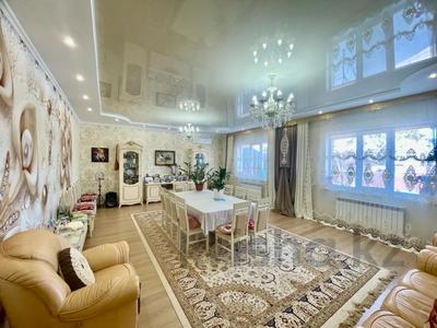 Отдельный дом • 6 комнат • 289 м² • 12 сот., Самал 3 за 80 млн 〒 в Уральске