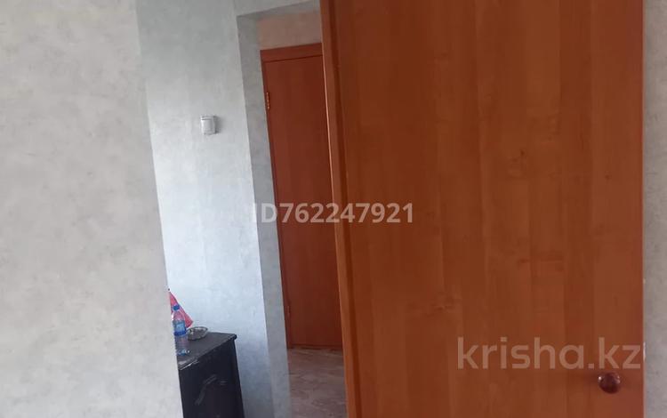 2-комнатная квартира · 45 м² · 5/5 этаж, Майкудук, 15й микрорайон 30 за 7.1 млн ₸ в Караганде, Алихана Бокейханова р-н — фото 2