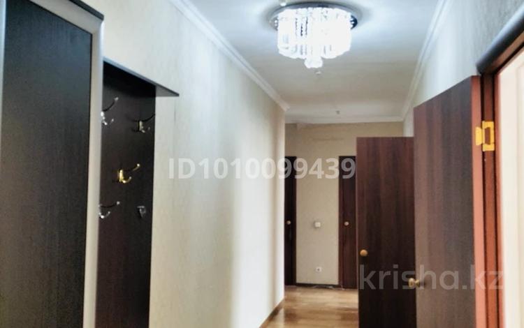 3-комнатная квартира · 90 м² · 3/16 этаж, мкр Юго-Восток, Шахтерова 60 за 36 млн ₸ в Караганде, Казыбек би р-н — фото 19