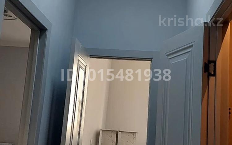 1-комнатная квартира · 80 м² · 3 этаж, мкр Уркер 78 за 200 000 ₸ в Астане, Нура р-н — фото 2