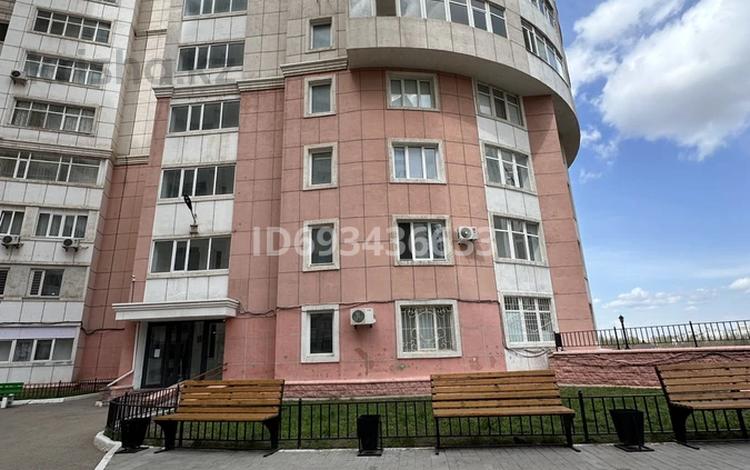 3-комнатная квартира, 95.3 м², 7/20 этаж помесячно, Калдаякова 1 за 400 000 〒 в Астане, Алматы р-н — фото 2