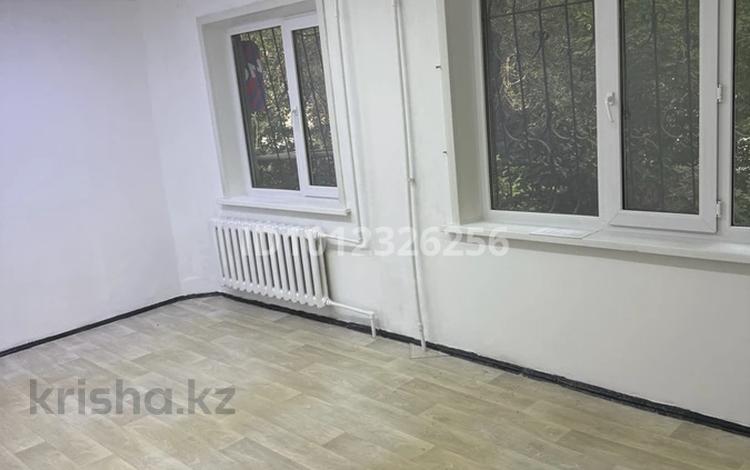 Офисы, магазины и бутики, салоны красоты, образование, кабинеты и рабочие места · 17 м² за 85 000 ₸ в Караганде, Казыбек би р-н — фото 6