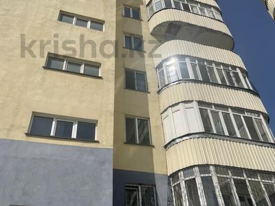 1-комнатная квартира, 50.5 м², 9/9 этаж помесячно, мкр Акбулак 29 за 160 000 〒 в Алматы, Алатауский р-н