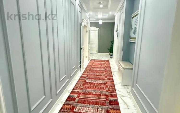 6-комнатная квартира · 200 м² · 3/3 этаж, 27-й мкр 32/1 за 77 млн ₸ в Актау — фото 2