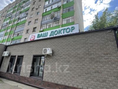Медцентры и аптеки · 80 м² за 46 млн ₸ в Уральске, мкр Строитель
