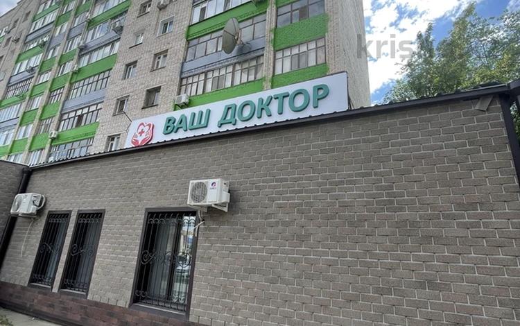 Медцентры и аптеки · 80 м² за 46 млн ₸ в Уральске, мкр Строитель — фото 2