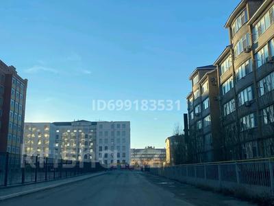 2-комнатная квартира · 77.4 м² · 6/8 этаж, Санкибай батыра за 37.5 млн 〒 в Актобе, жилой массив Юго-Запад-1