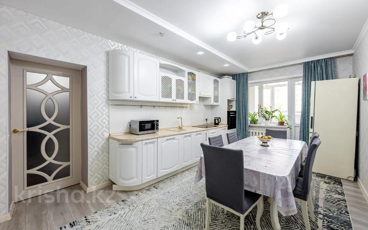 3-комнатная квартира, 107.5 м², 3/12 этаж, Сатпаева 18