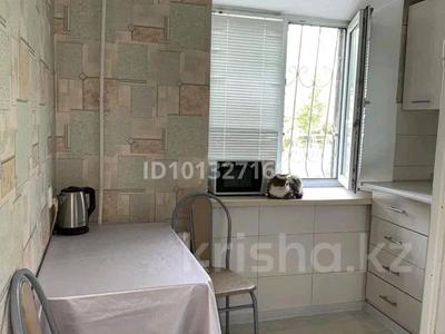 3-комнатная квартира · 54 м² · 1/5 этаж, Майкудук, кузембаева 58 — магазин колос рядом с алеикои за 15 млн ₸ в Караганде, Алихана Бокейханова р-н