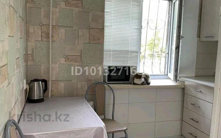 3-комнатная квартира · 54 м² · 1/5 этаж, Майкудук, кузембаева 58 — магазин колос рядом с алеикои за 15 млн ₸ в Караганде, Алихана Бокейханова р-н — фото 2