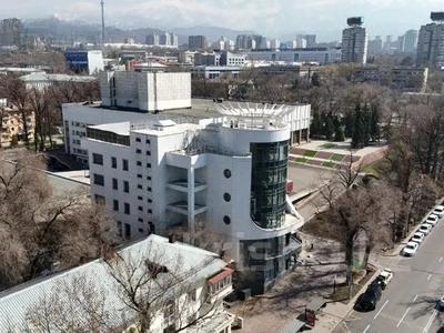 Свободное назначение, офисы, магазины и бутики, склады, общепит, бани, гостиницы и зоны отдыха, фитнес и спорт, медцентры и аптеки, образование, развлечения, конференц-залы, кабинеты и рабочие места, студии · 3165.6 м² за ~ 68.1 млн ₸ в Алматы, Алмалинский р-н