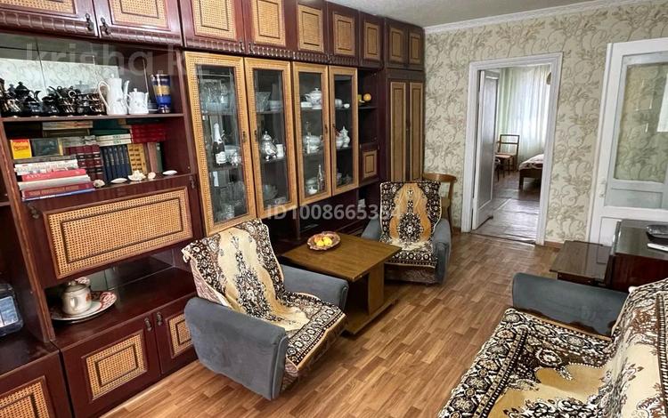 3-бөлмелі пәтер · 64 м² · 3/5 қабат, мкр Акбулак 10, бағасы: 16 млн 〒 в Таразе — фото 2