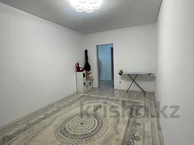 2-бөлмелі пәтер · 72 м² · 6/9 қабат, мкр Строитель, Оракбаева 1в, бағасы: 30 млн ₸ в Уральске