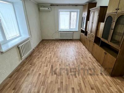 2-комнатная квартира, 50 м², 4/5 этаж, Ларина 11 за 9.8 млн 〒 в Уральске