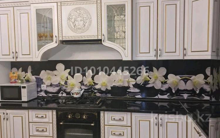 2-бөлмелі пәтер · 90 м² · 1/5 қабат, мкр. Алтын орда, бағасы: 35 млн ₸ в Актобе — фото 2