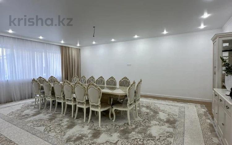 Отдельный дом • 6 комнат • 317 м² • 5.5 сот., Джамбула за 67 млн 〒 в Актобе — фото 2