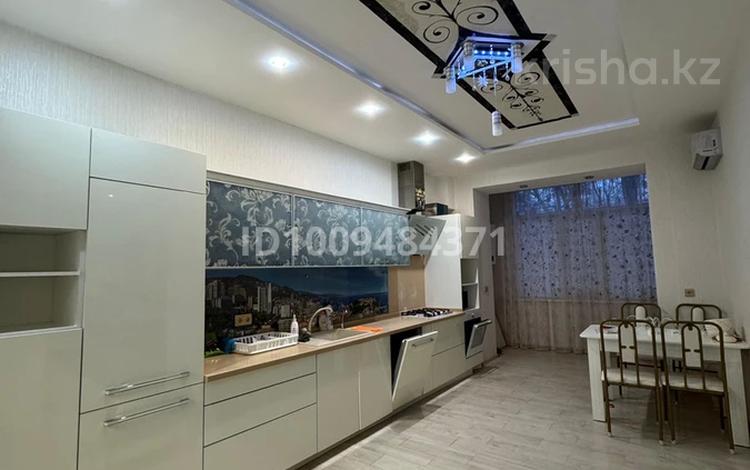 3-комнатная квартира · 119 м² · 2/7 этаж, проспект Н.Назарбаева 233/1 за 350 000 ₸ в Уральске — фото 2