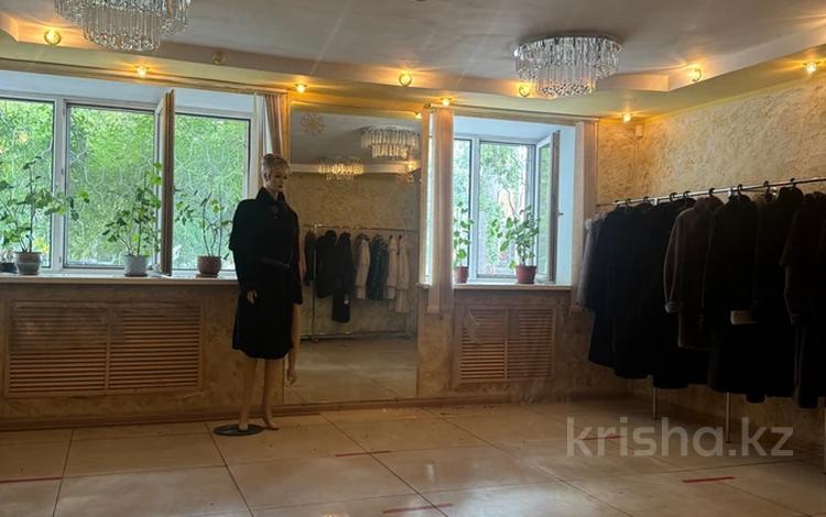 Свободное назначение, офисы, магазины и бутики, салоны красоты, образование · 60 м² за 27.7 млн 〒 в Петропавловске — фото 2