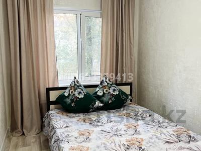 2-комнатная квартира · 52 м² · 1/5 этаж, Аманжолова 141 за 16 000 ₸ в Уральске, мкр Школьник