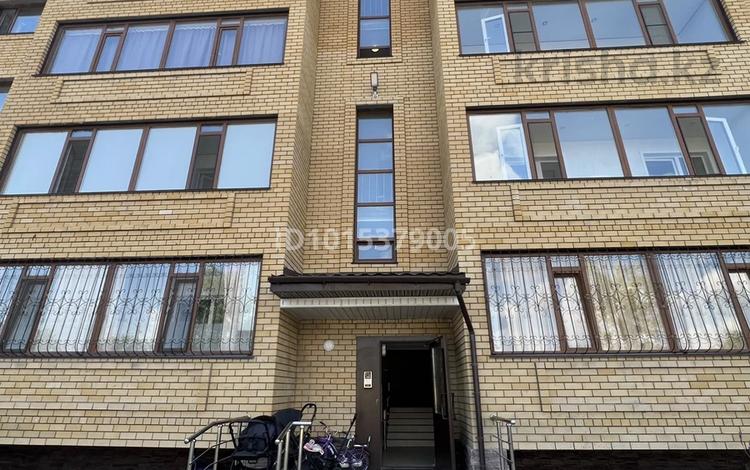3-бөлмелі пәтер · 70 м² · 4/5 қабат, Молодежная 21 — амре Койшубаева, бағасы: 36 млн ₸ в Семее — фото 2