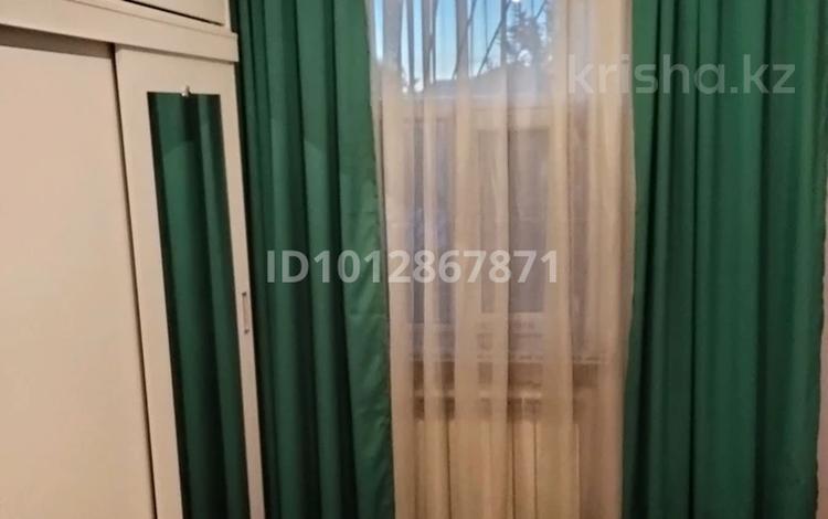 3-комнатная квартира · 64 м² · 2/2 этаж, 4-й микрорайон 4А за 130 000 ₸ в Шымкенте, Туран р-н — фото 2