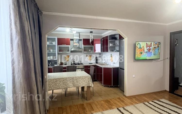 3-комнатная квартира · 54.1 м² · 7/9 этаж, мкр 5, Молдагуловой 8 за 18 млн ₸ в Актобе — фото 2