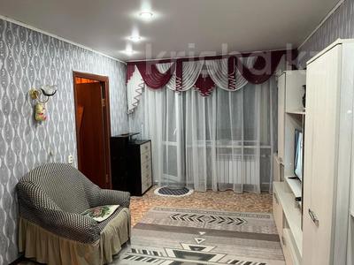 4-комнатная квартира · 62 м² · 4/5 этаж, Майкудук, 15й микрорайон за 13.5 млн 〒 в Караганде, Алихана Бокейханова р-н