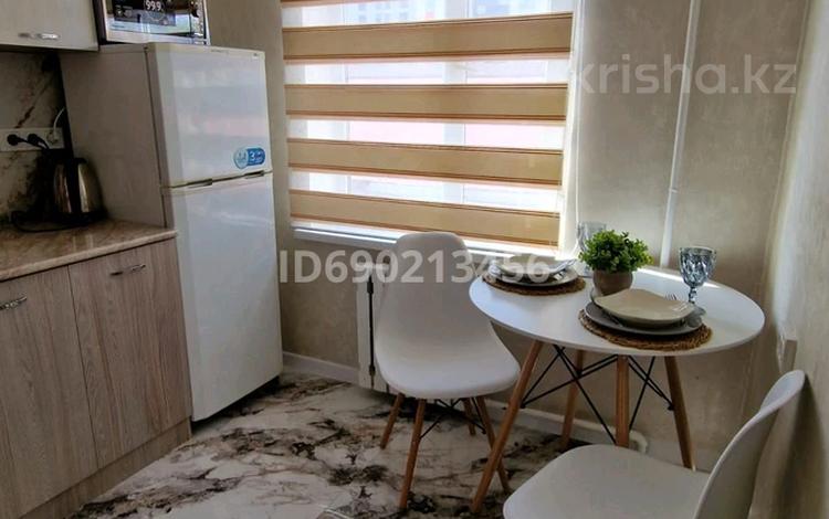 1-комнатная квартира · 30 м² · 2/5 этаж, 4 мкр 27б — Рынок жетісу, юбилейная за 15 000 〒 в Конаеве — фото 18