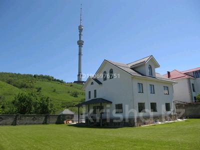 Отдельный дом · 16 комнат · 560 м² · 8.64 сот., мкр Коктобе, Жанибекова 84 за 700 млн 〒 в Алматы, Медеуский р-н