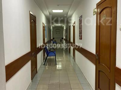 Свободное назначение, офисы, салоны красоты, медцентры и аптеки, образование, конференц-залы, кабинеты и рабочие места · 377 м² за 2.2 млн 〒 в Атырау