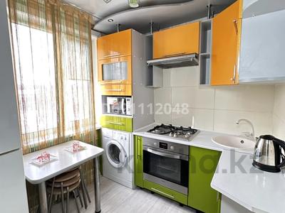 2-бөлмелі пәтер, 50 м², 4/5 қабат тәулігіне, Букетова 14 — Достык Молл, Рахмет, Акимат, Севказэнерго, бағасы: 13 000 〒 в Петропавловске