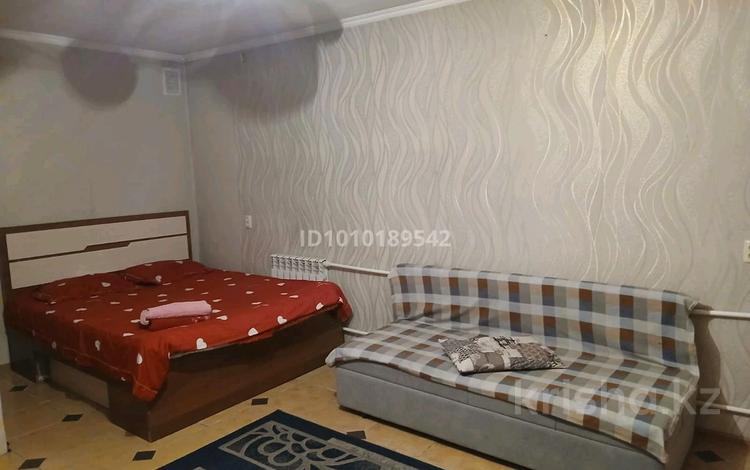 1-комнатная квартира · 47 м² · 3/5 этаж, мкр Новый Город, Затаевич 79 — Возле рынка Шгыс Алтын арба Таир за 8 000 ₸ в Караганде, Казыбек би р-н — фото 2