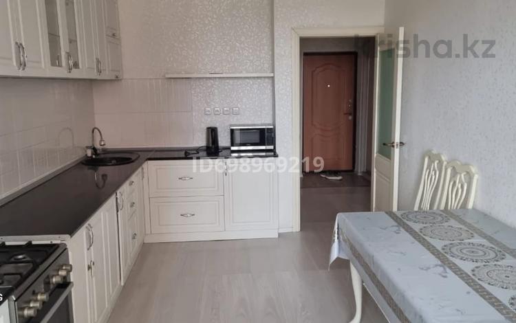 1-комнатная квартира · 54 м² · 4/5 этаж, мкр 4 27/2 — Вдоль желаевской трассы за 21 млн ₸ в Уральске — фото 2