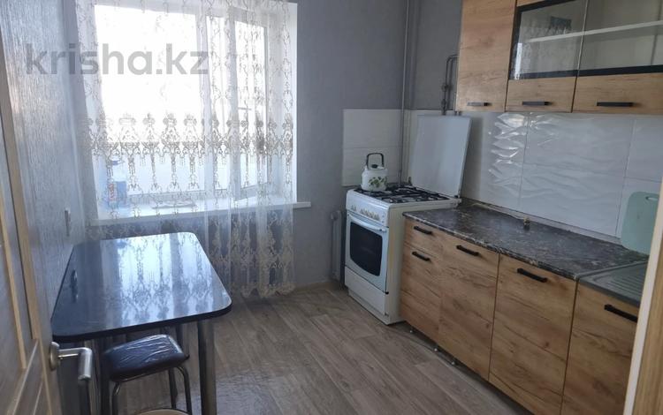 2-комнатная квартира · 61 м² · 1/9 этаж, Айтиева — ТРЦ сити центр за 15 000 ₸ в Уральске — фото 2