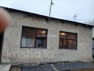 Часть дома · 3 комнаты · 70 м² · 4 сот., мкр Городской Аэропорт — Камская за 12 млн ₸ в Караганде, Казыбек би р-н