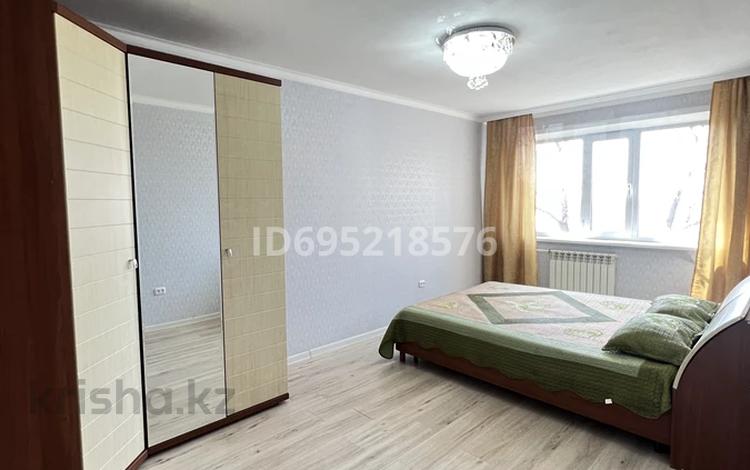 2-комнатная квартира · 50 м² · 3/9 этаж, мкр Юго-Восток, 27й микрорайон за 200 000 ₸ в Караганде, Казыбек би р-н — фото 2