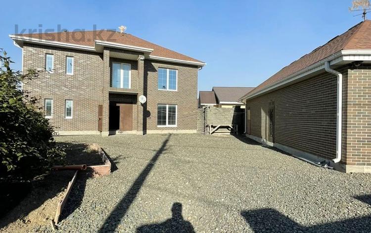 Отдельный дом · 7 комнат · 280 м² · 7 сот., Халилова 102 за 94 млн 〒 в Атырау — фото 2