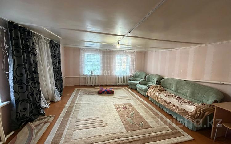 Отдельный дом · 2 комнаты · 72 м² · 2 сот., Карбышева — Маг Сороковой за 70 000 ₸ в Уральске — фото 2