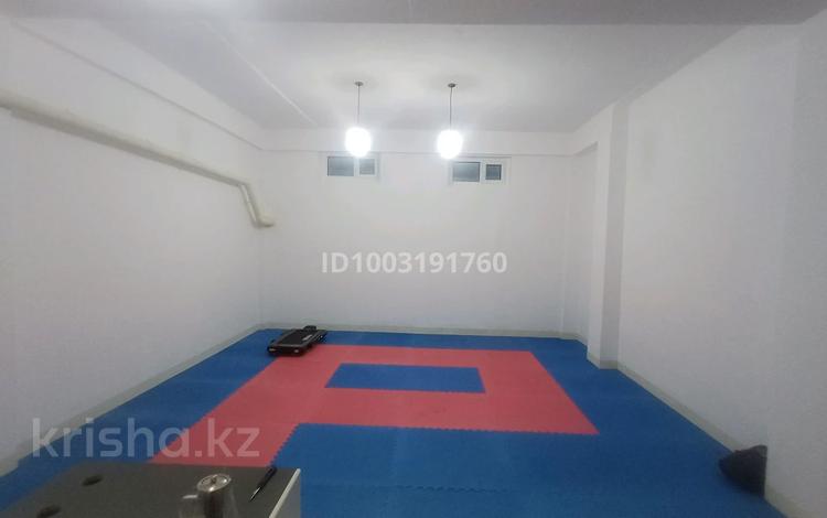 Свободное назначение, офисы, магазины и бутики, склады, общепит, салоны красоты, бани, гостиницы и зоны отдыха, фитнес и спорт, медцентры и аптеки, образование, развлечения, конференц-залы, кабинеты и рабочие места, студии · 60 м² за 100 000 〒 в Актау, 20-й мкр — фото 11