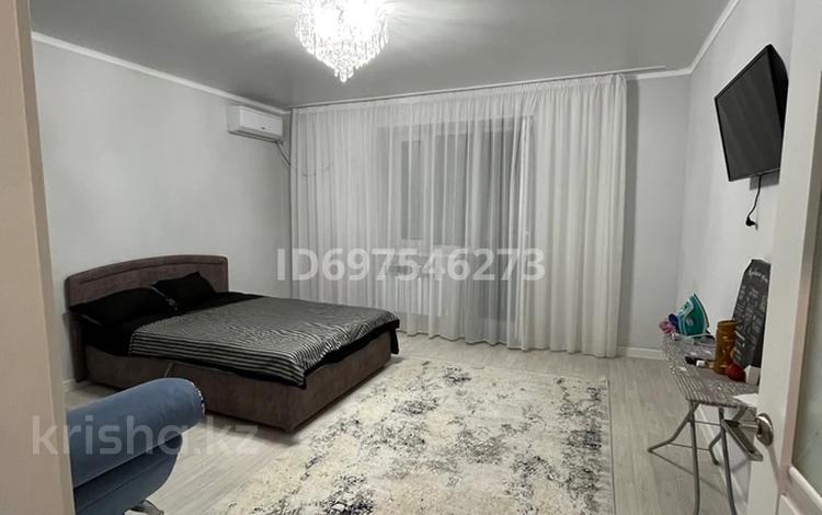 1-бөлмелі пәтер, 45 м², 2/5 қабат, мкр Кунаева 16/5, бағасы: 18 млн 〒 в Уральске, мкр Кунаева — фото 2