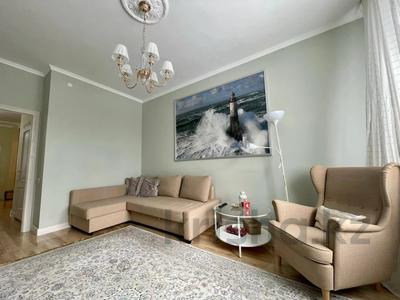 3-комнатная квартира · 100 м², Динмухаммед Кунаев 12 за 400 000 ₸ в Астане, Есильский р-н