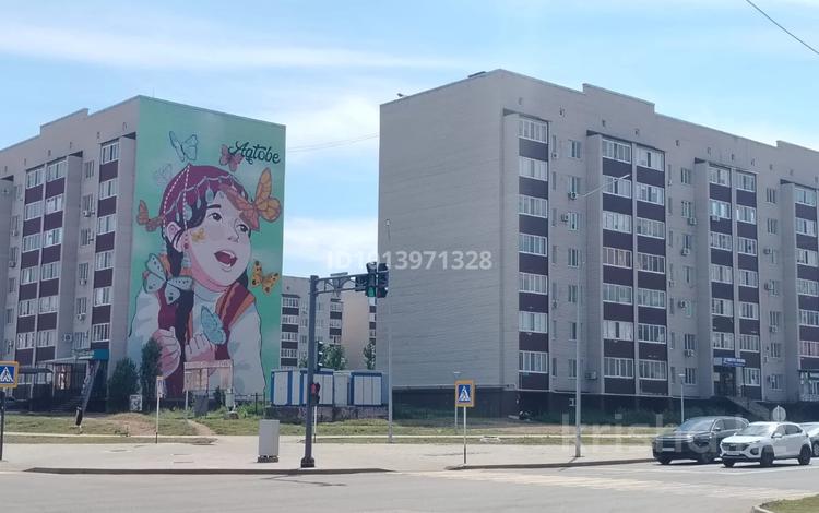 3-бөлмелі пәтер · 95.8 м² · 3/7 қабат, Алтын орда ш/а. 201А, бағасы: 43.5 млн ₸ в Актобе, мкр. Алтын орда — фото 2
