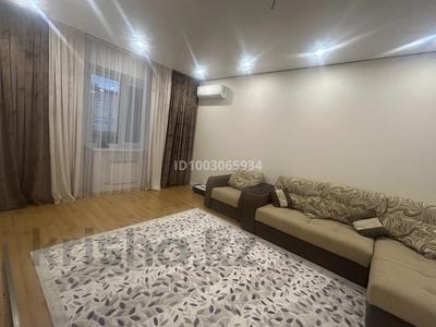 Пәтерлер в Актюбинской обл.: 2-бөлмелі пәтер · 90 м² · 7/10 қабат, мкр. Алтын орда, Санкибай батыра 40E, бағасы: 350 000 〒 2-бөлмелі пәтер · 90 м² · 7/10 қабат, мкр. Алтын орда, Санкибай батыра 40E, бағасы: 350 000 〒 в Актобе