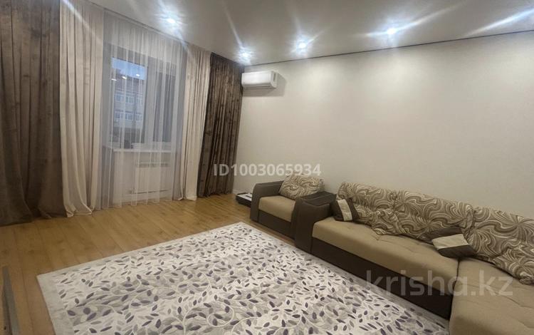 2-комнатная квартира · 90 м² · 7/10 этаж, мкр. Алтын орда, Санкибай батыра 40E за 250 000 ₸ в Актобе — фото 2