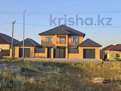 Отдельный дом · 8 комнат · 330 м² · 9 сот., Абылайхан 49 — Каныш Сатпаев за 125 млн 〒 в Уральске